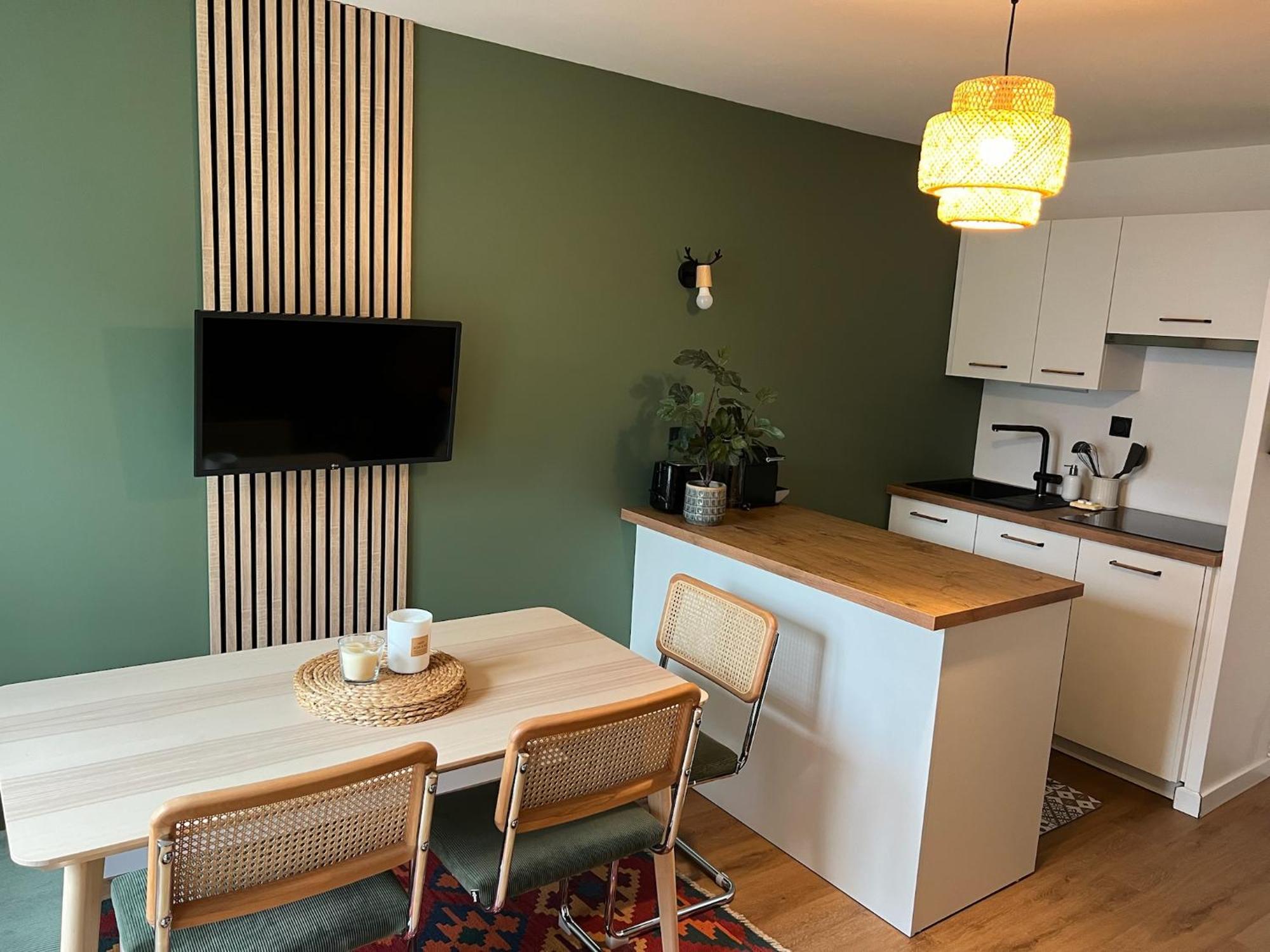 Appartamento Sacaron24, T2 Bis, Centre Luchon, Wifi, Parking Bagnères-de-Luchon Esterno foto